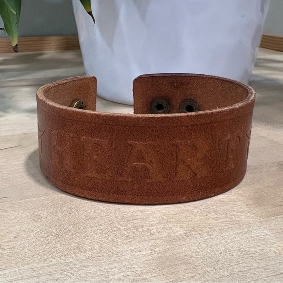 HEART Band Ann and Nancy Wilson Fan Club Cognac Leather Snap Bracelet 2016 Tour - Picture 1 of 6